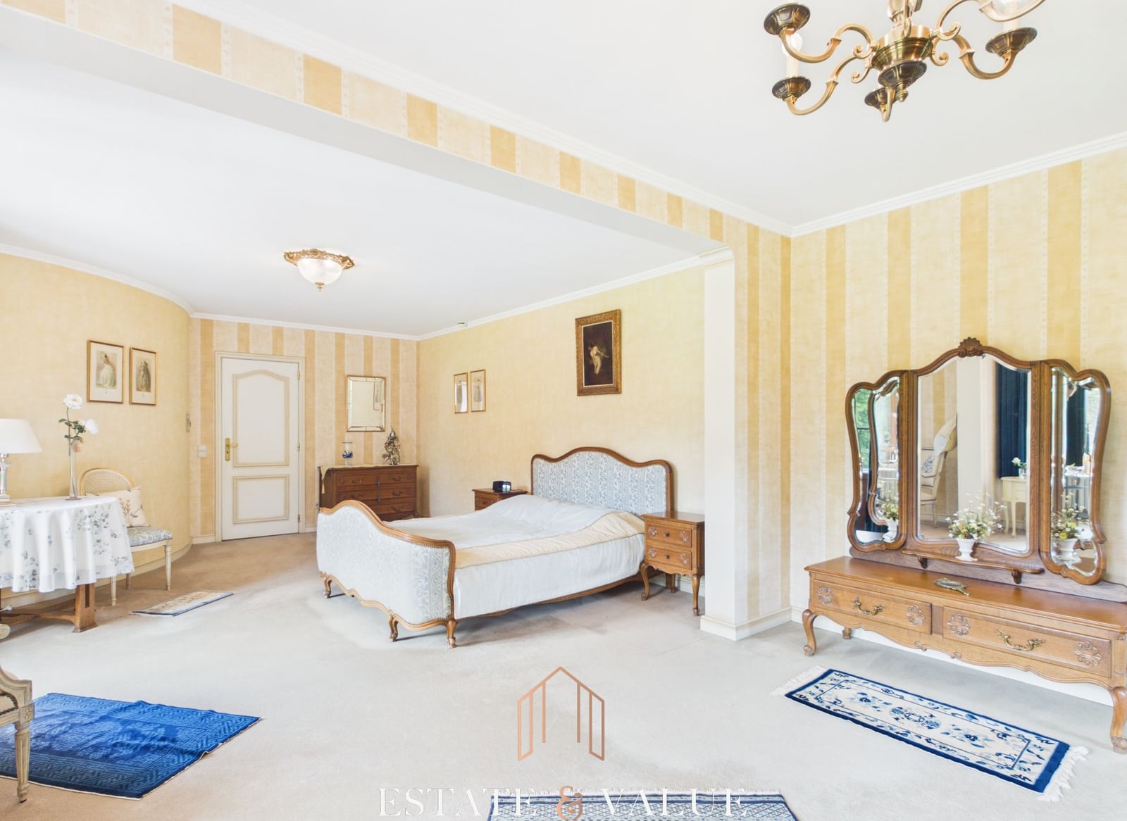 Chambre lumineuse aux tons ivoire